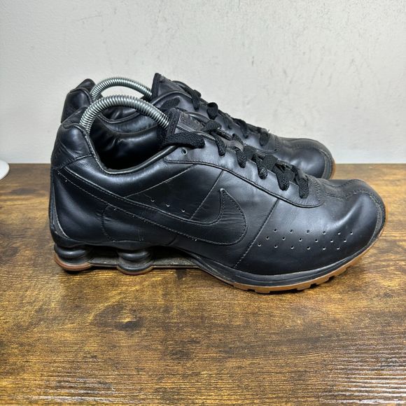 nike classic black shoes